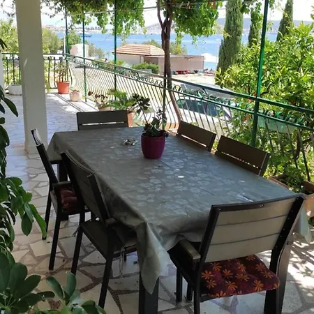 Διαμέρισμα Mlada & Private Parking Τρογκίρ